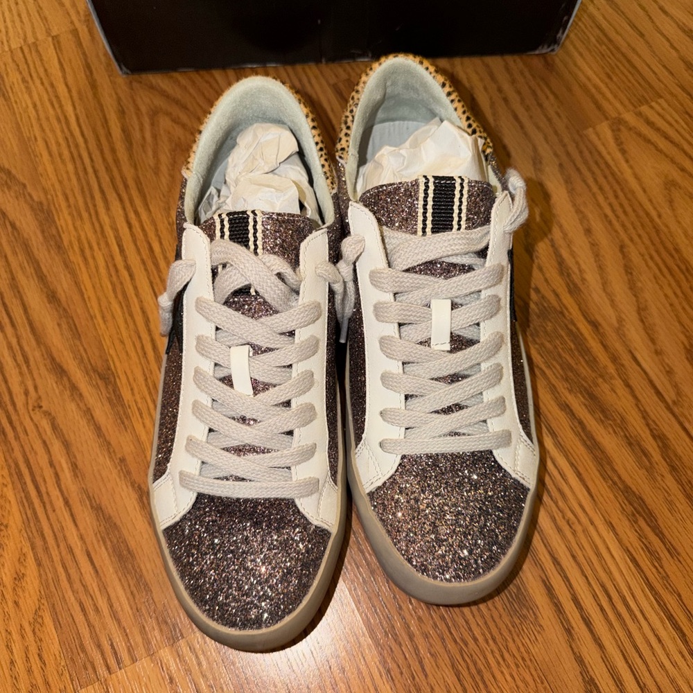 Shushing Paula glitter, cheetah sneakers